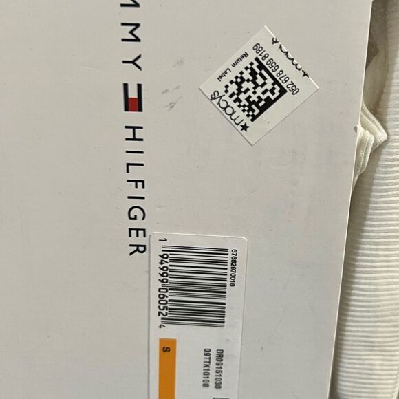 NWT 5 Men's White Tank Tops Tommy Hilfiger #YC - Picture 6 of 7